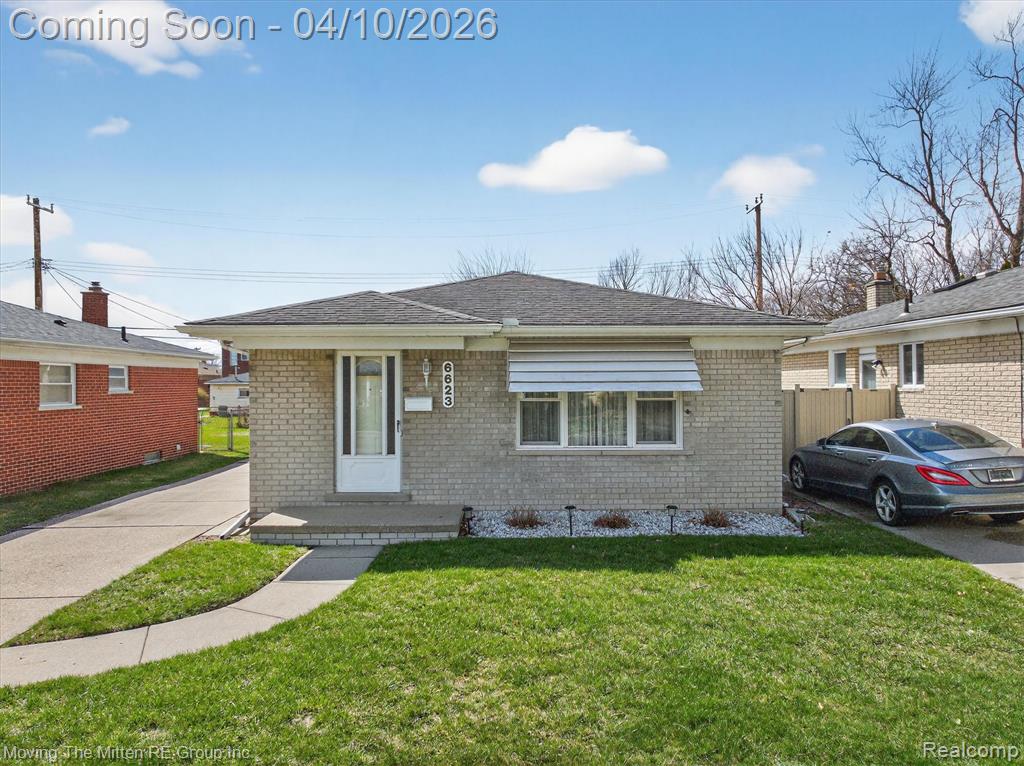 6623 N Silvery Lane, Dearborn Heights, MI 48127 — front exterior