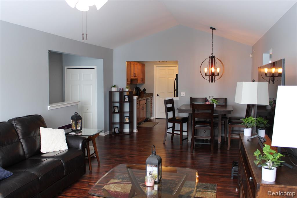 52133 Naugatuck Drive, 25, Macomb, MI 48042 — Photo 6