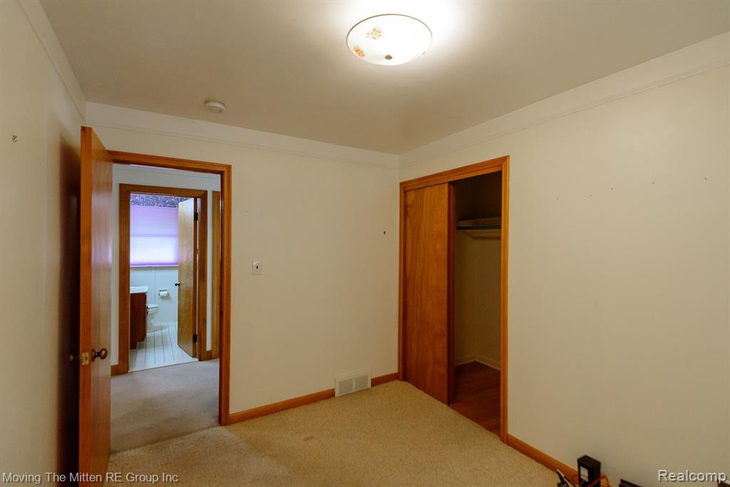 9668 Farmington Road, Livonia, MI 48150 — Photo 19