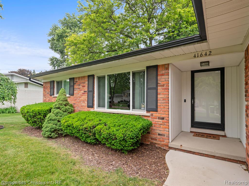 41642 Sycamore Drive, Novi, MI — Photo 3