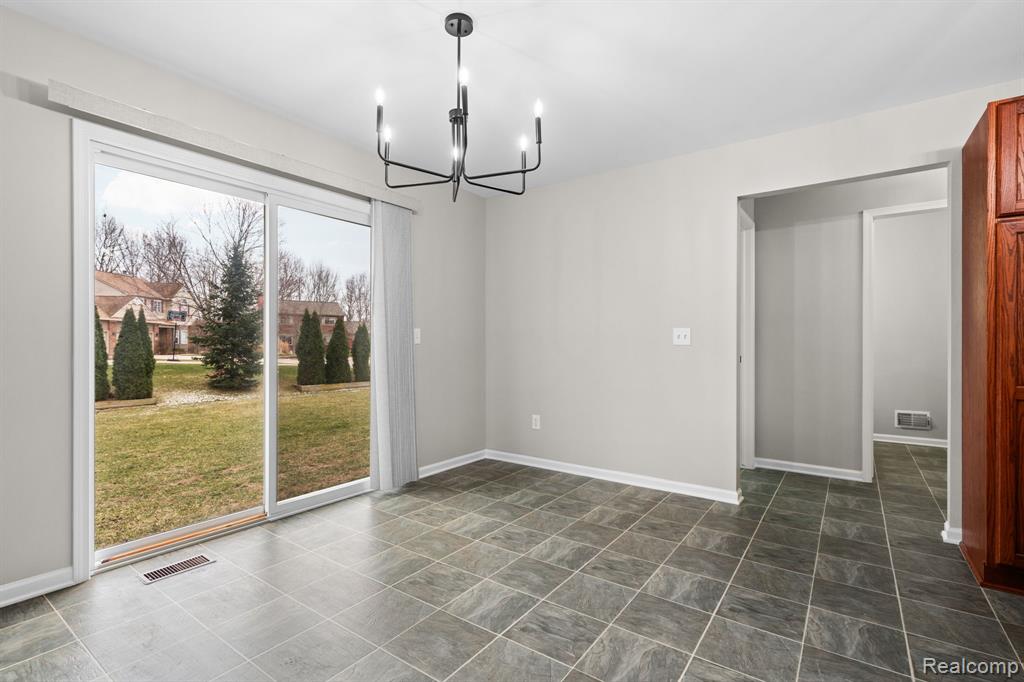 990 Waters Edge Lane, Fenton, MI 48430 — Photo 17