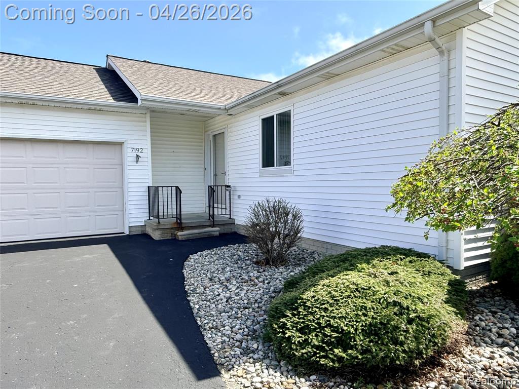 7192 Hawthorne Circle, Goodrich Vlg, MI — Photo 4