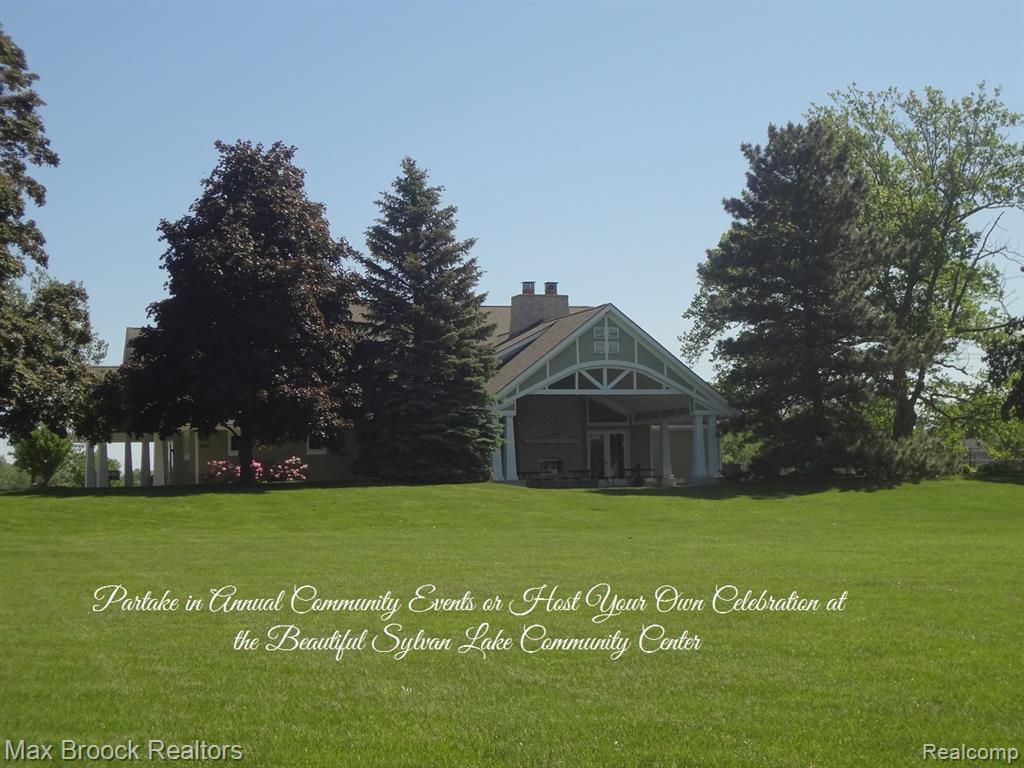 2085 Pontiac Drive, Sylvan Lake, MI 48320 — Photo 34