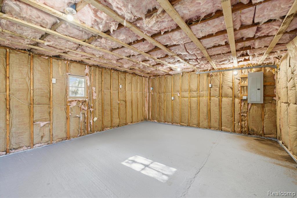 4421 LAWNWOOD Lane, Burton, MI 48529 — Photo 28