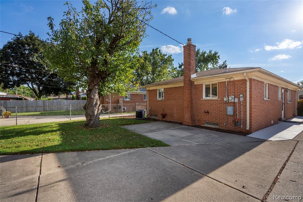 7486 Robindale Avenue, Dearborn Heights, MI 48127 — Photo 28