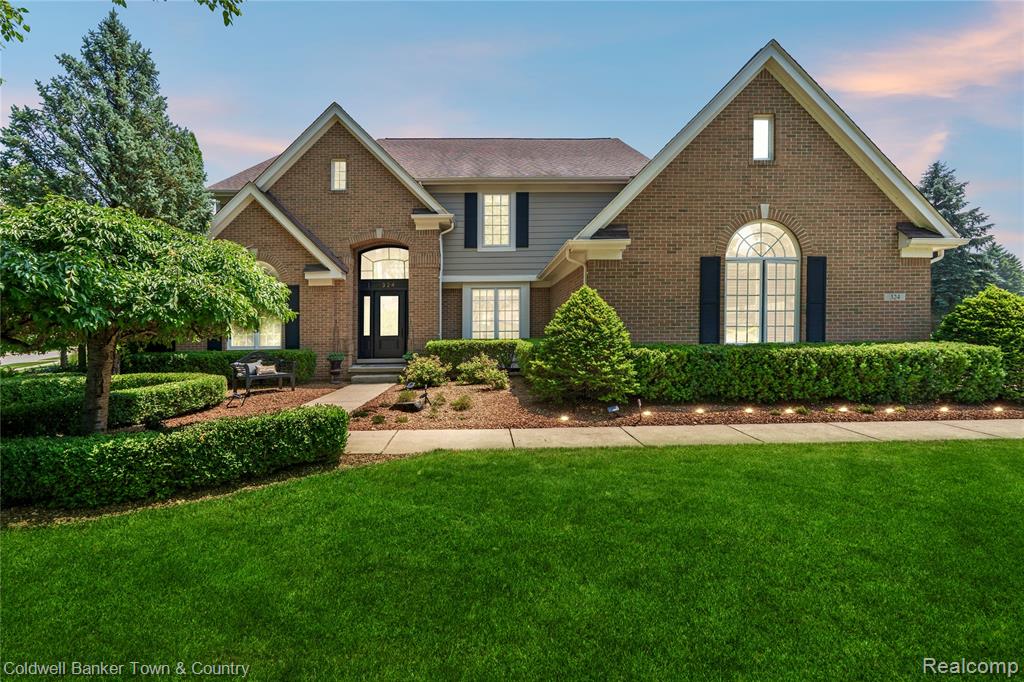 324 Nairn Circle, Highland, MI — front exterior