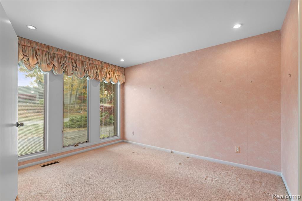 4724 Tara Court, West Bloomfield, MI 48323 — Photo 11