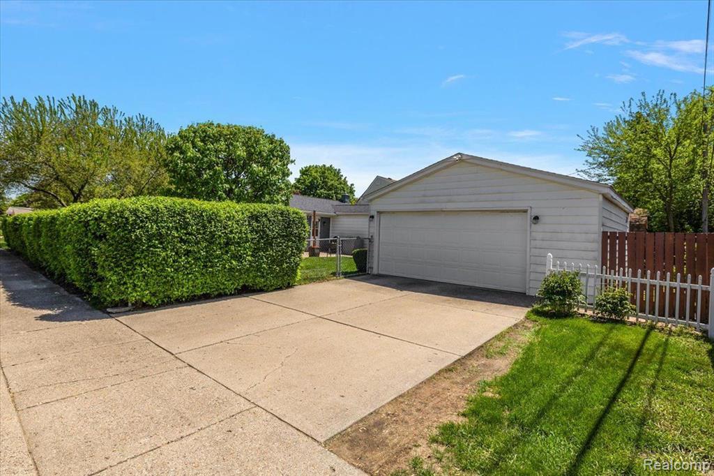 40459 Hamilton, Sterling Heights, MI 48313 — Photo 48
