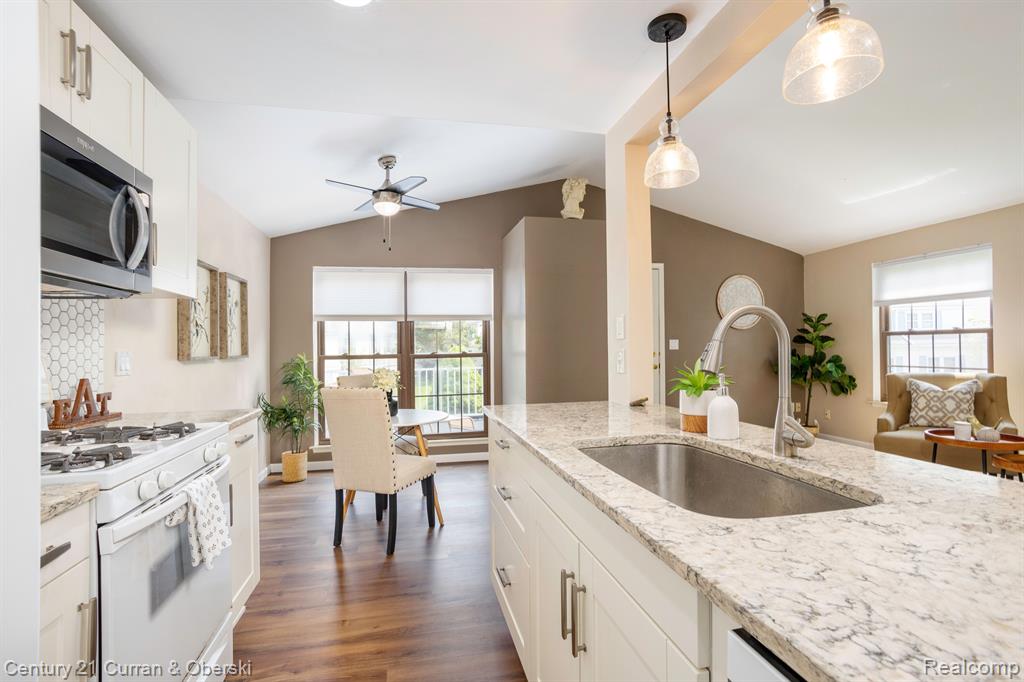 21260 E GLEN HAVEN Circle, Northville, MI 48167 — Photo 18