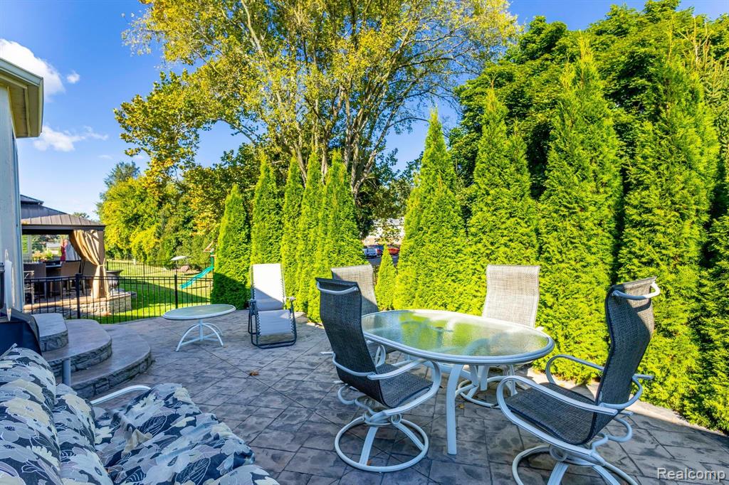 5687 GREGORY Drive, Utica, MI 48317 — Photo 31