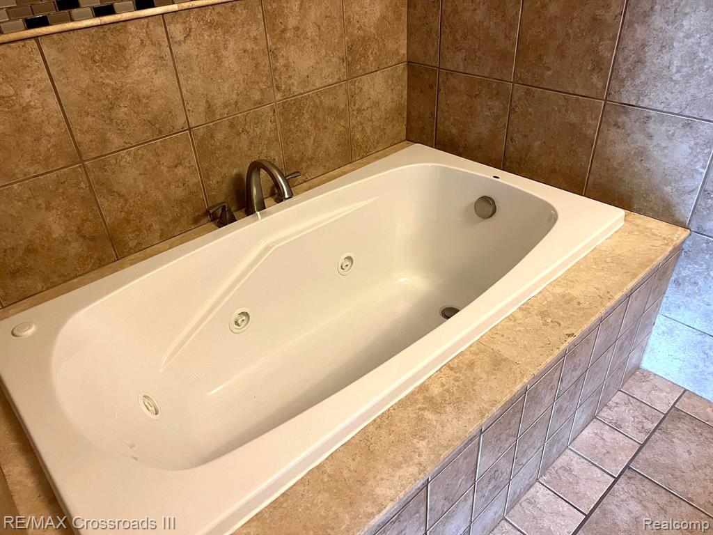 48295 BAYSHORE Drive, Van Buren, MI 48111 — Photo 15