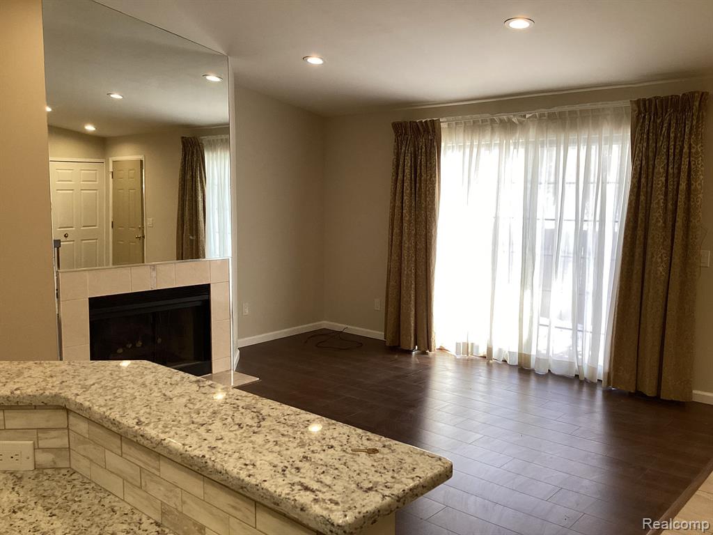 31180 COUNTRY Way, 20, Farmington Hills, MI 48331 — Photo 8