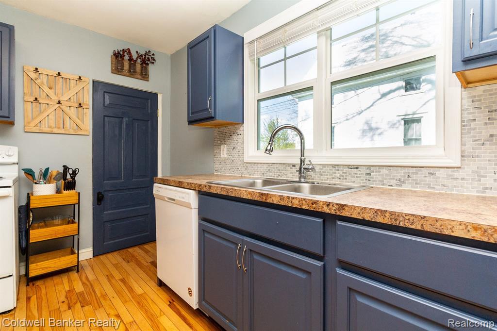 22 DAVISON Street, Oxford, MI 48371 — Photo 14