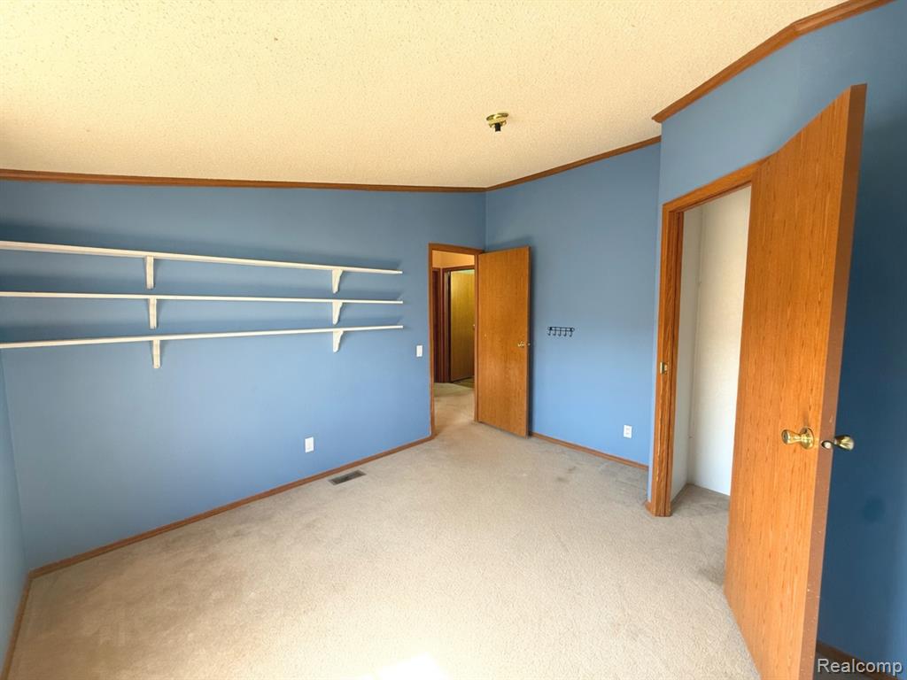 7023 Scarborough Lane, Whitmore Lake, MI 48189 — Photo 18