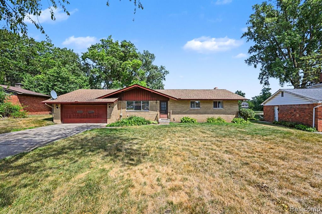 9495 Cooks Court, White Lake, MI