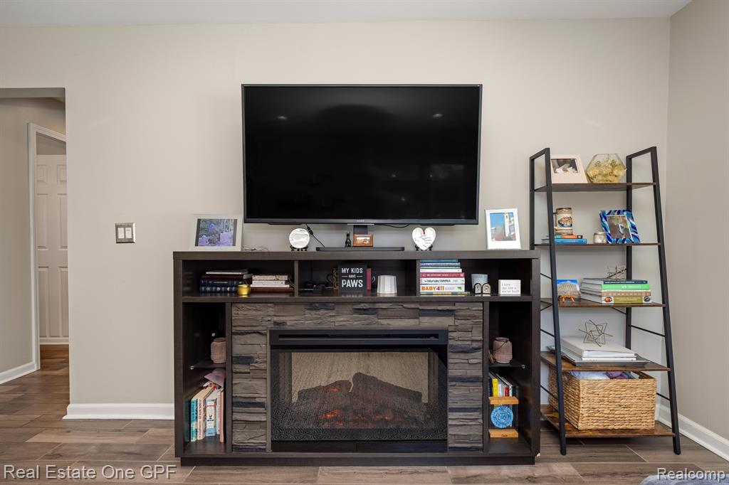 2957 ROUNDTREE Drive, Troy, MI 48083 — Photo 4