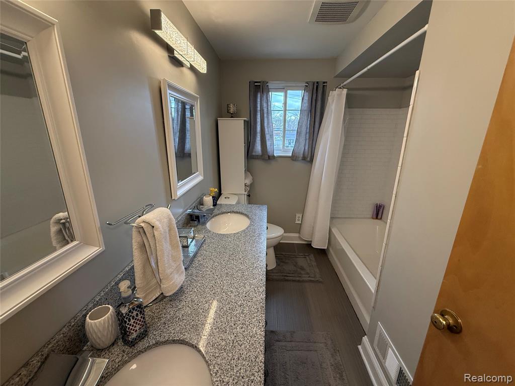 1645 Blairmoor Court, Grosse Pointe Woods, MI 48236 — Photo 19