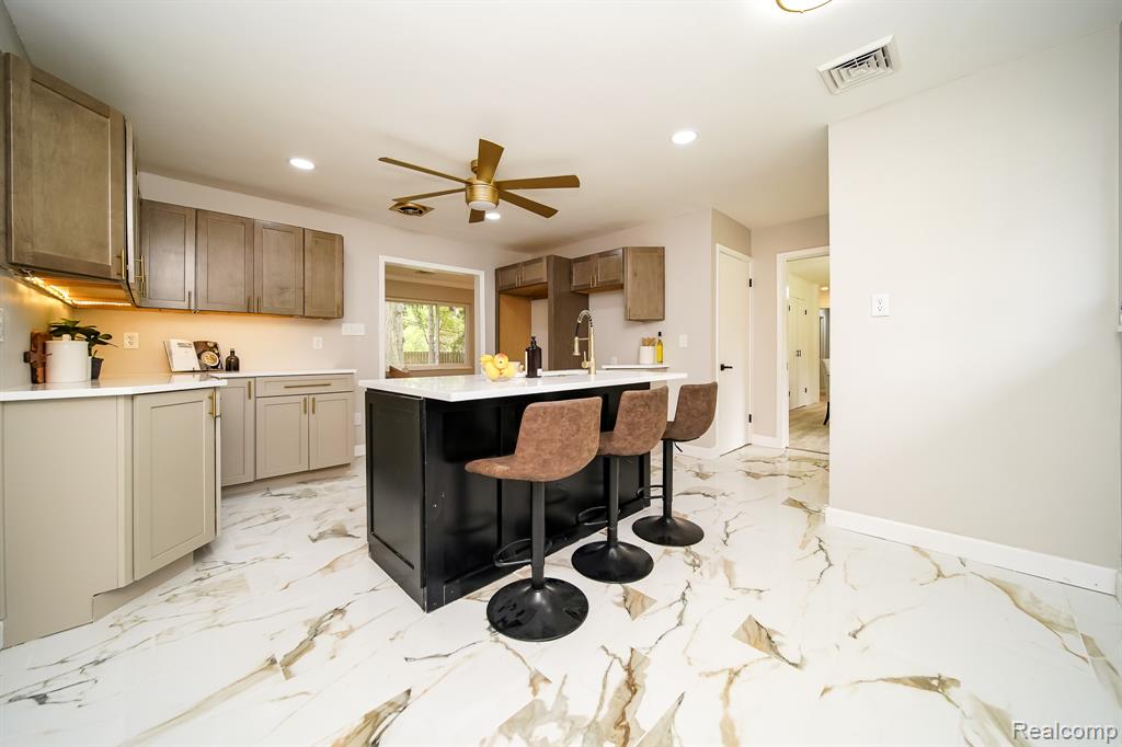 19041 Bungalow Drive, Lathrup Village, MI 48076 — Photo 26