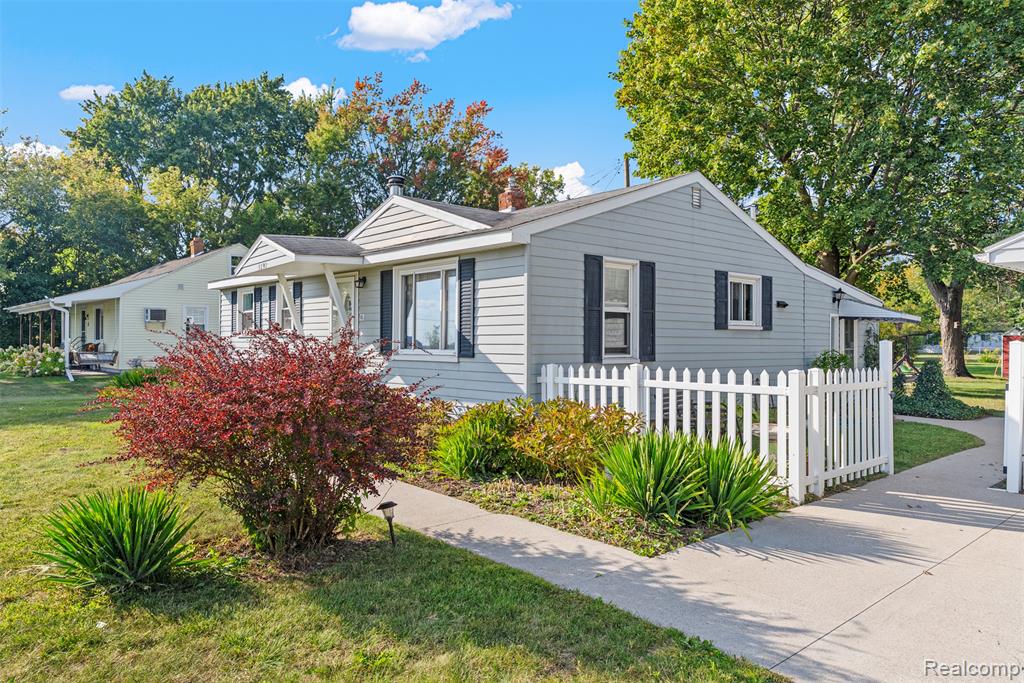 5292 Maple Avenue, Swartz Creek, MI 48473 — Photo 3