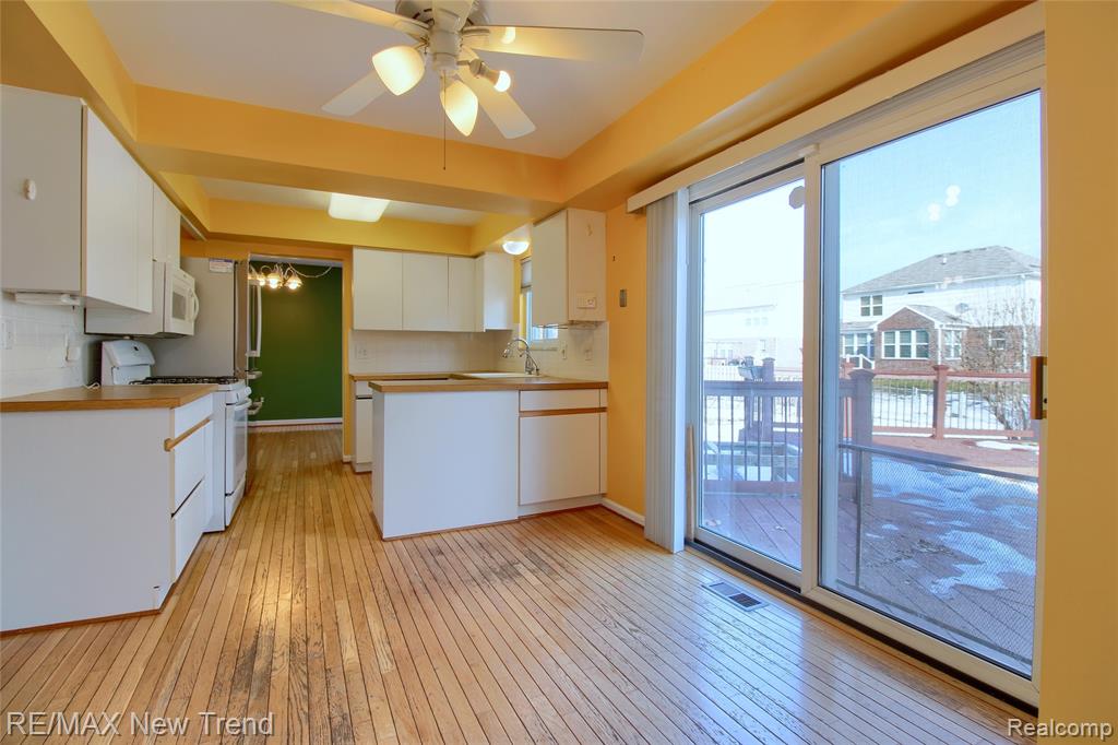 5794 Willow Creek Drive, Canton, MI 48187 — Photo 10