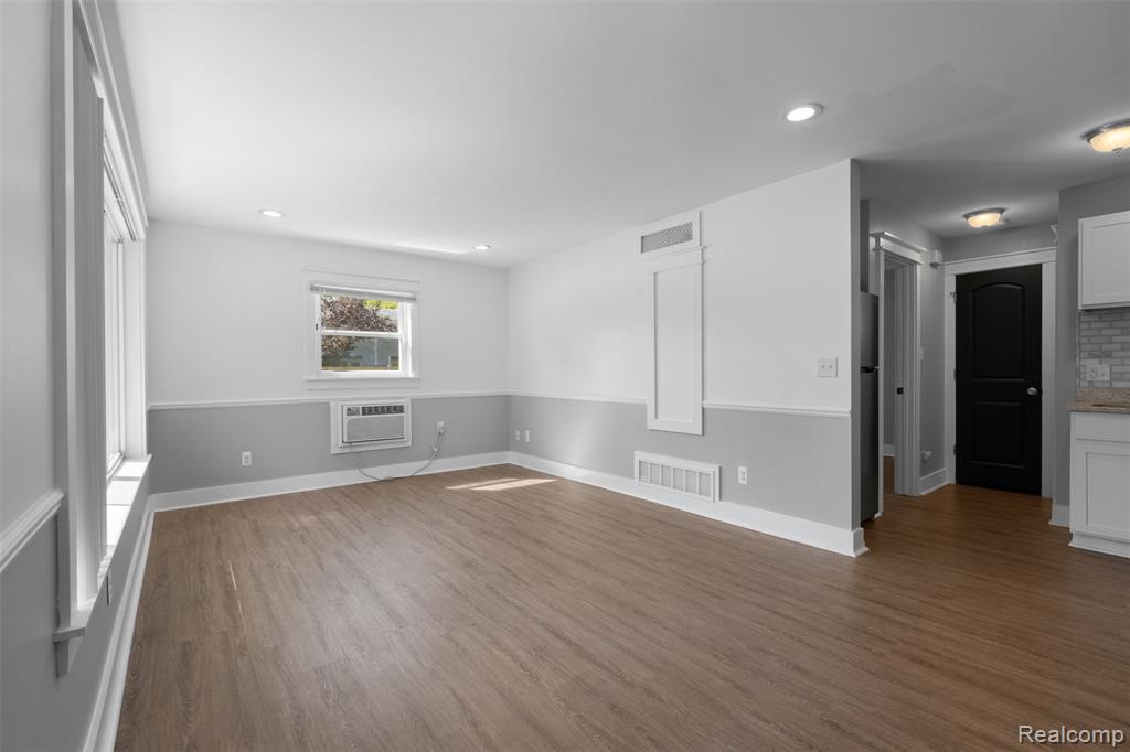 4401 Crooks Road, Royal Oak, MI 48073 — Photo 2