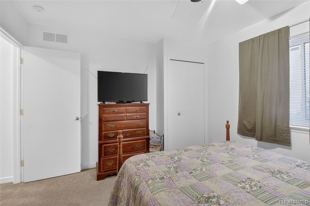 5148 Woodrun Court, West Bloomfield, MI 48323 — Photo 31
