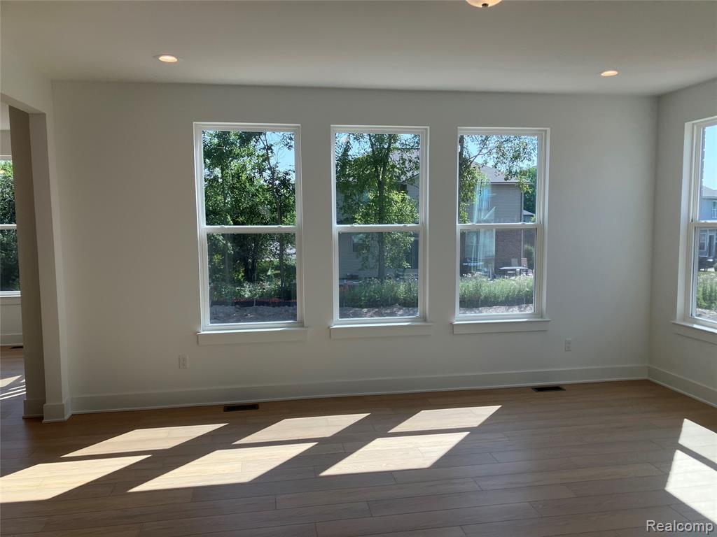 1918 MAGGIE Lane, Ypsilanti, MI 48198 — Photo 14