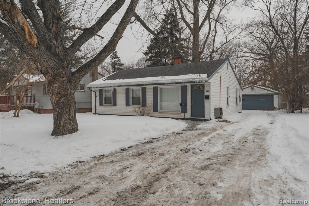 694 Emerson Avenue, Pontiac, MI 48340 — Photo 2