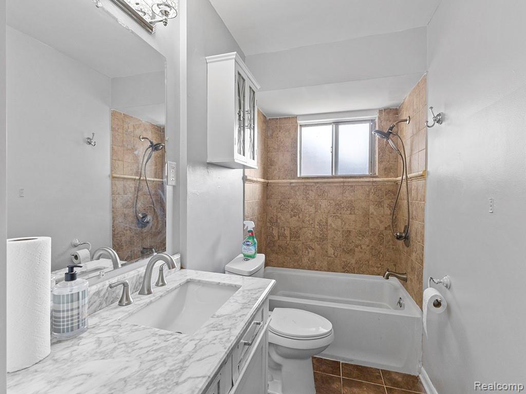 6435 Centralia Street, Dearborn Heights, MI 48127 — Photo 17