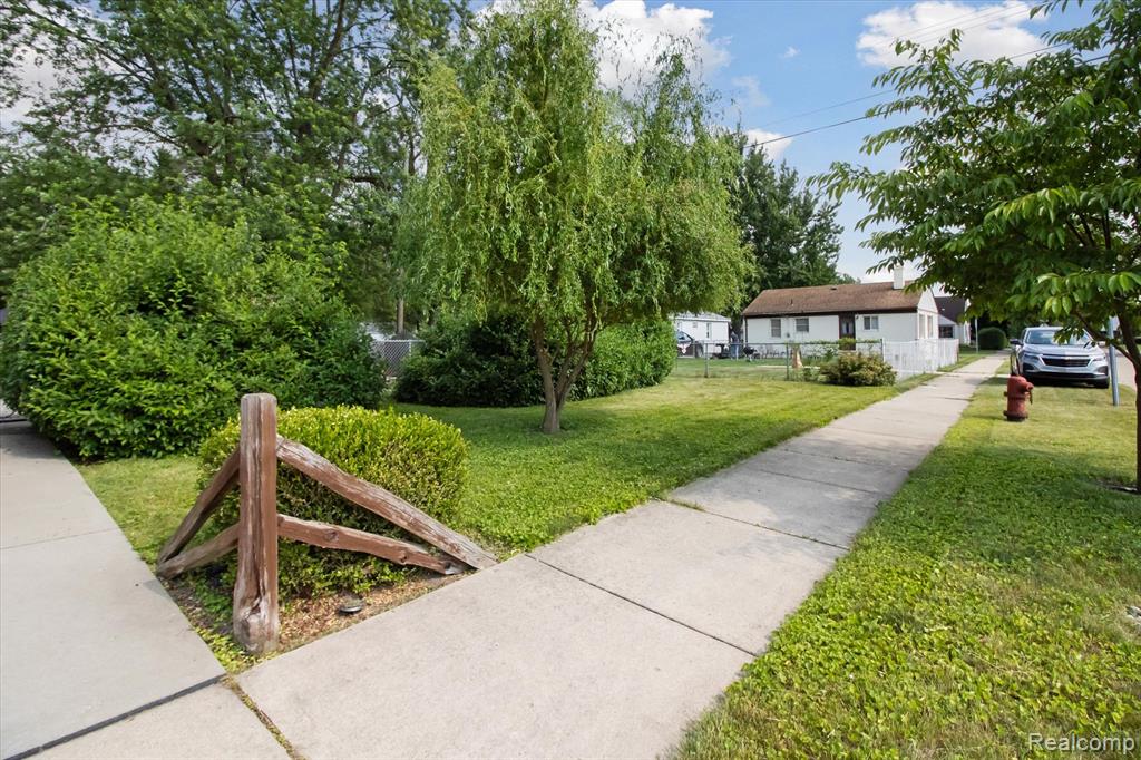 8025 Mayfair Street, Taylor, MI 48180 — Photo 36