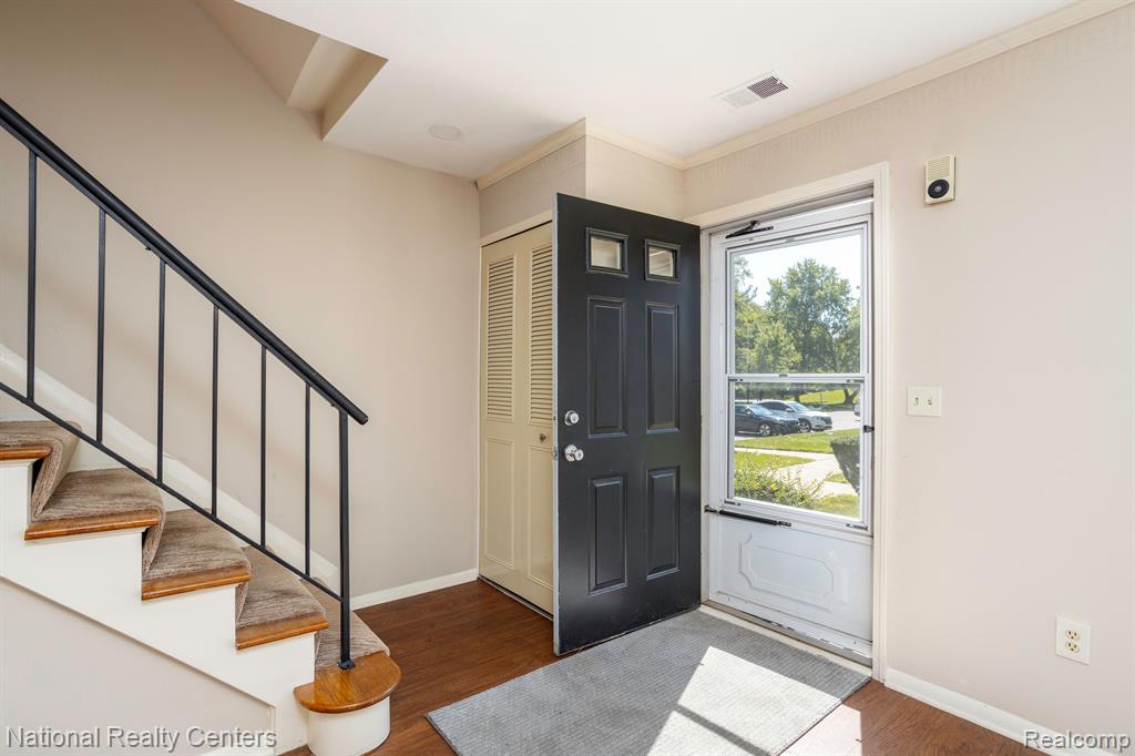 19487 EDDINGTON Pl, Northville, MI 48167 — Photo 2