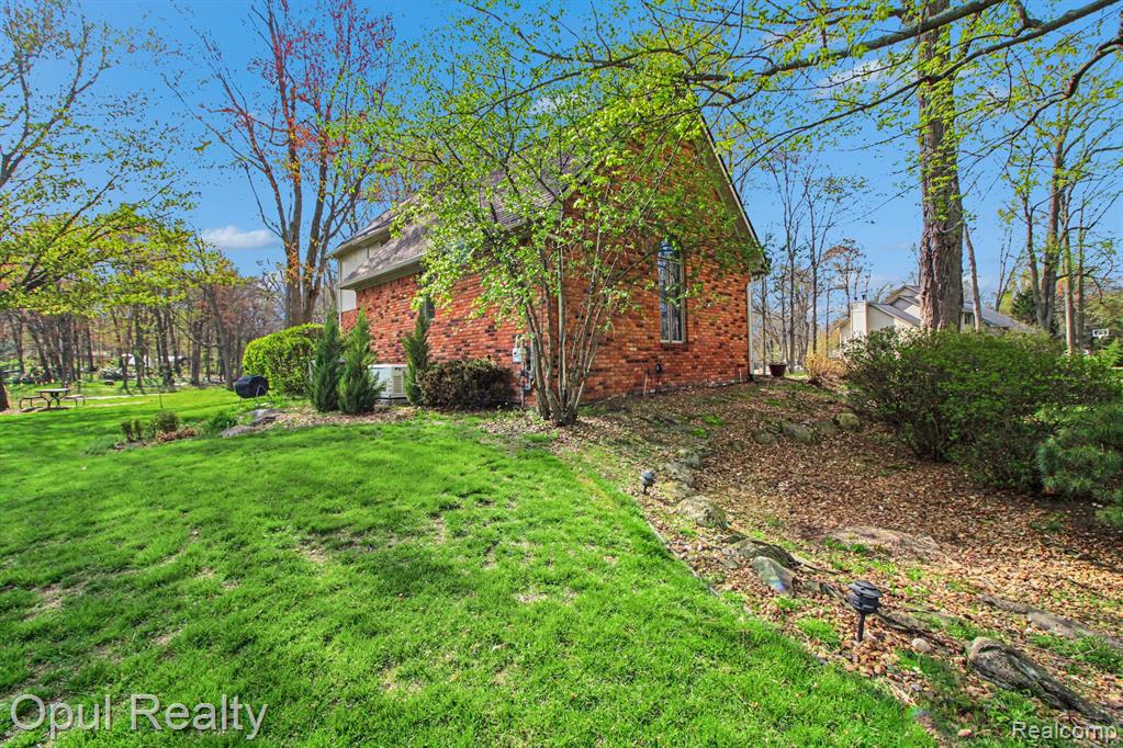 3575 Clark Circle, Commerce Twp, MI 48382 — Photo 7
