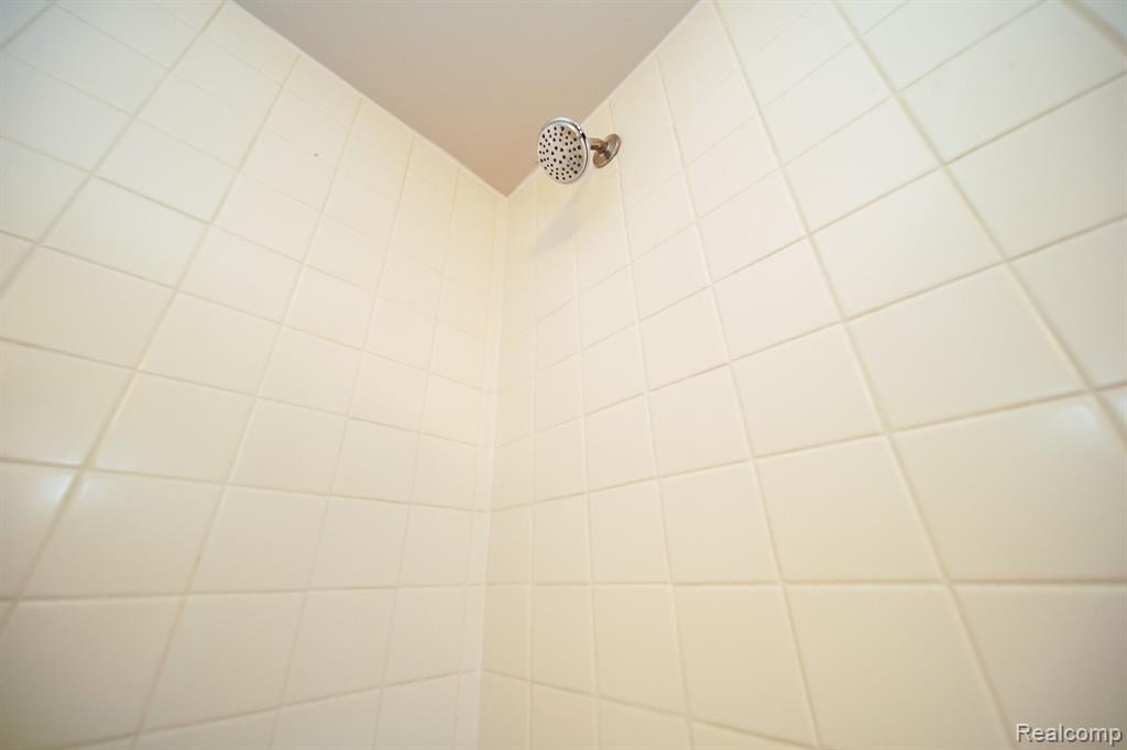 460 OAKGROVE, Clawson, MI — Photo 31