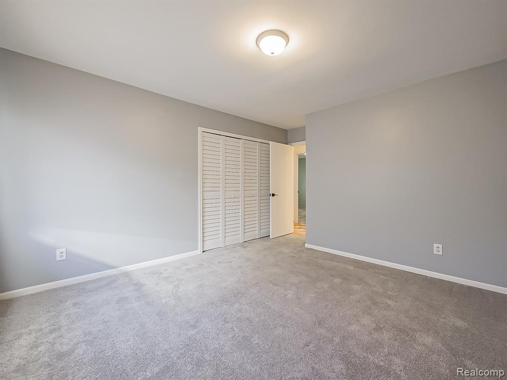 7329 Camelot Drive, West Bloomfield, MI — Photo 11