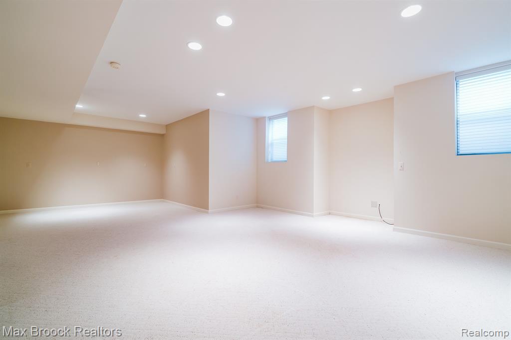 2426 HICKORY GLEN Drive, Bloomfield Hills, MI 48304 — Photo 31