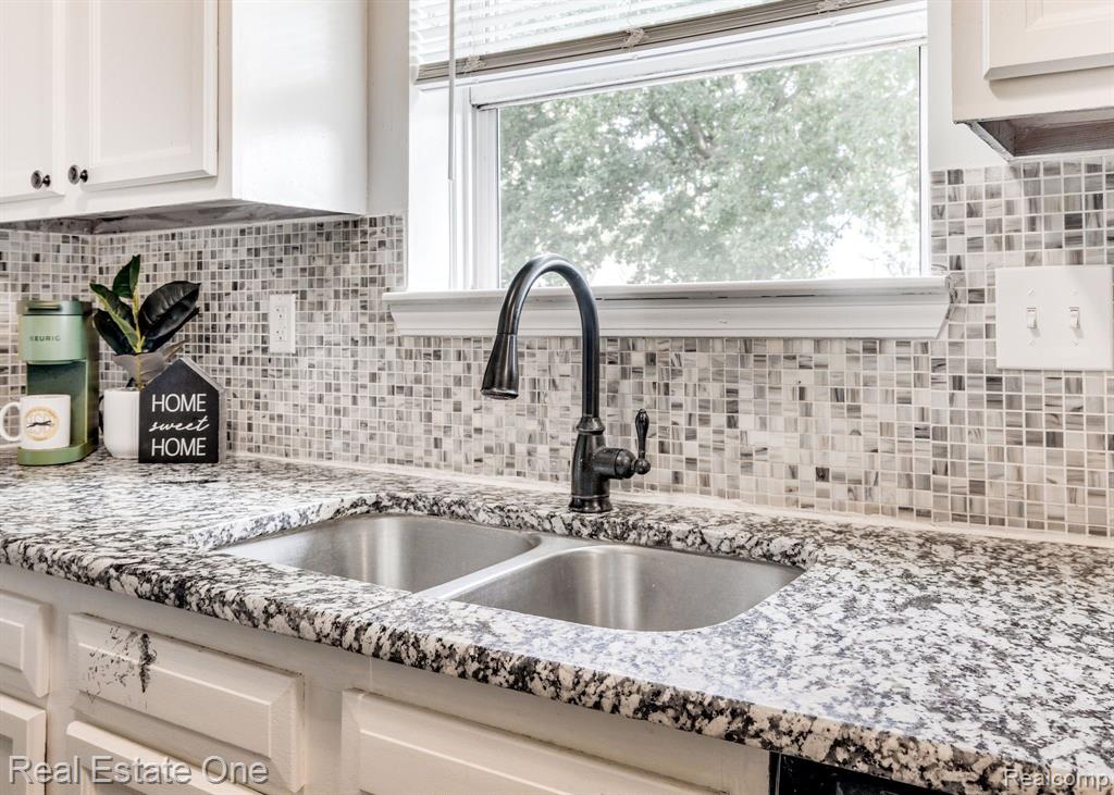 21063 WOODSIDE Avenue, Ferndale, MI 48220 — Photo 12