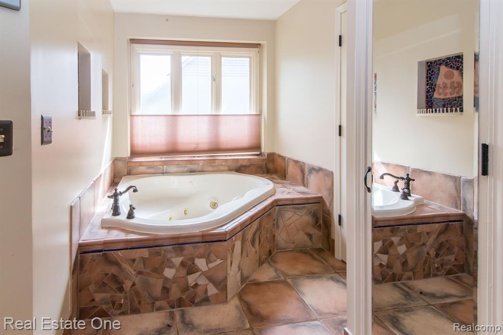 4088 PARKSTONE Court, Troy, MI 48098 — Photo 72