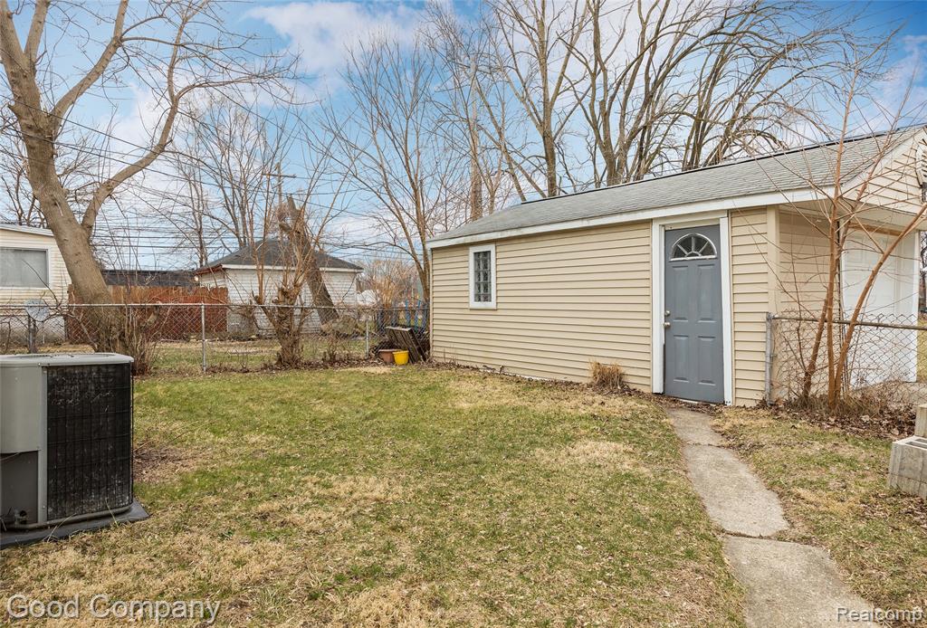 20747 Caledonia Avenue, Hazel Park, MI 48030 — Photo 25