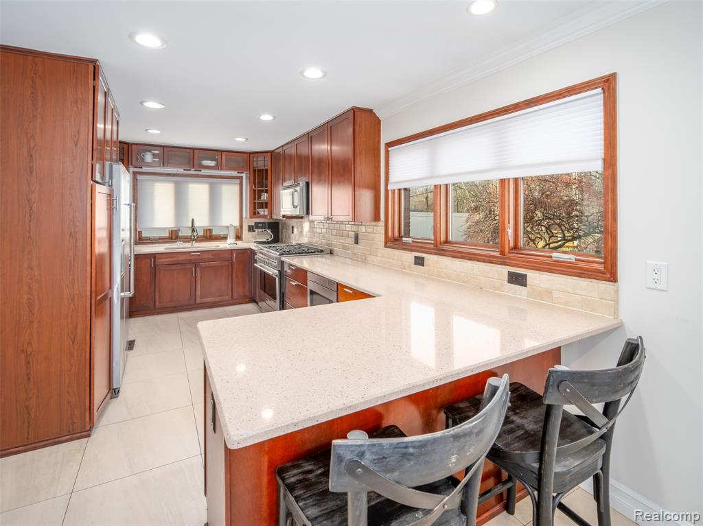 23750 E River Road, Grosse Ile, MI, 48138