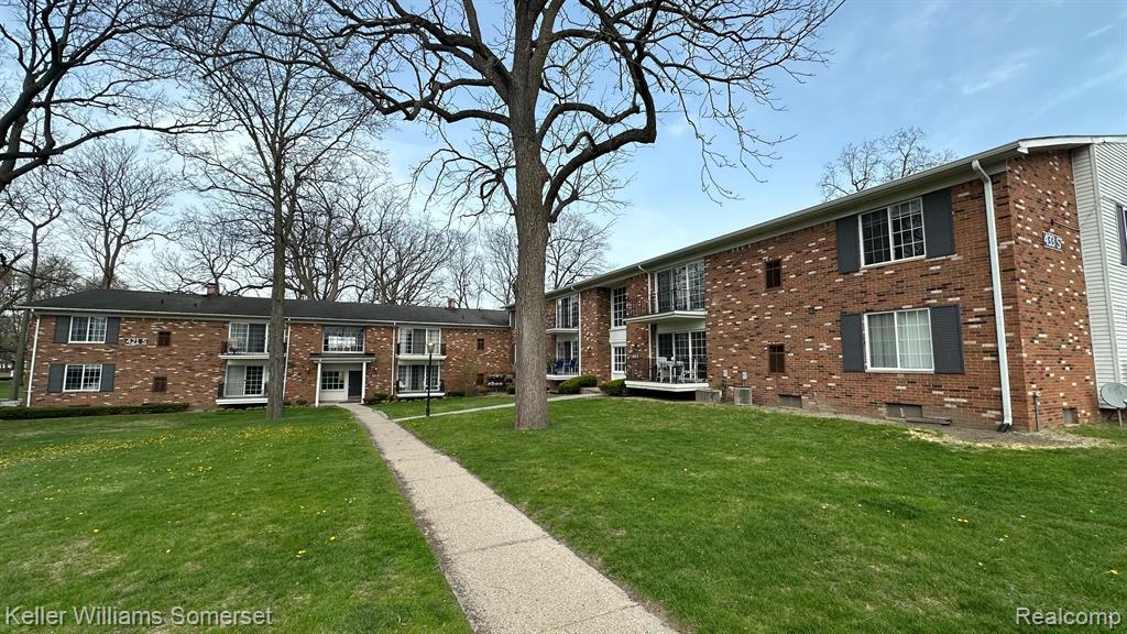 433 Fox Hills, #6, Bloomfield, MI 48304 — Photo 3