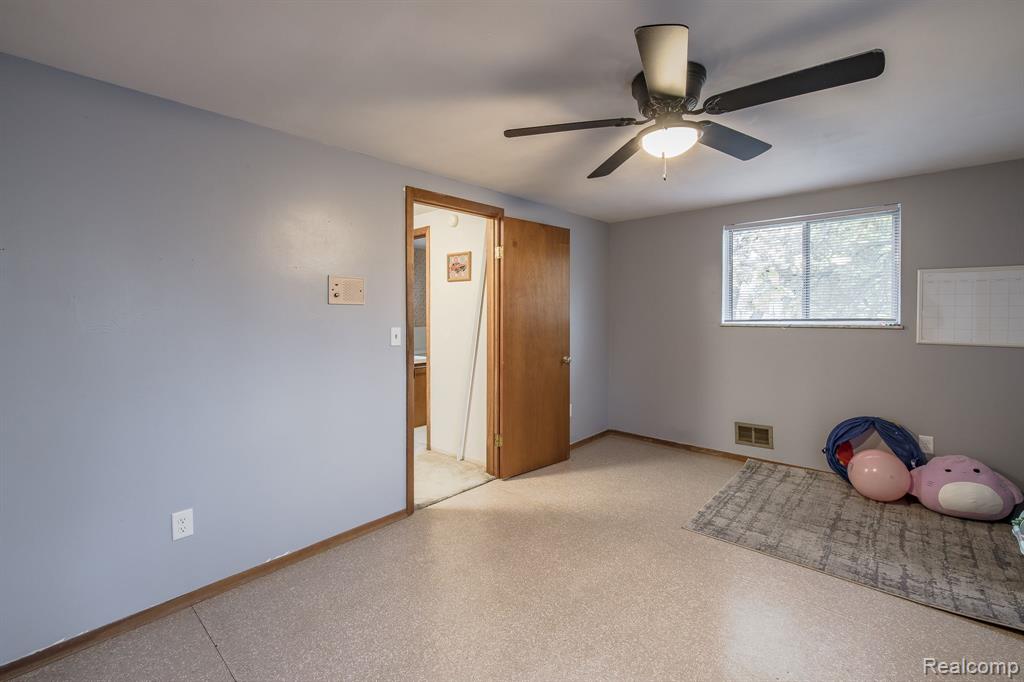 5368 LAPEER Road, Burton, MI 48509 — Photo 29