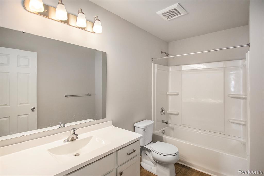 204 Kingsberry Drive, Blissfield, MI 49228 — Photo 16