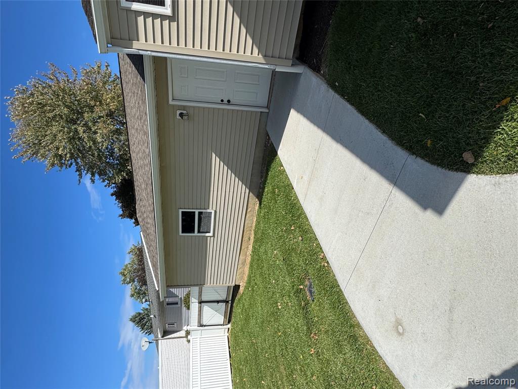 6128 Cold Spring Trail, Grand Blanc, MI 48439 — Photo 24