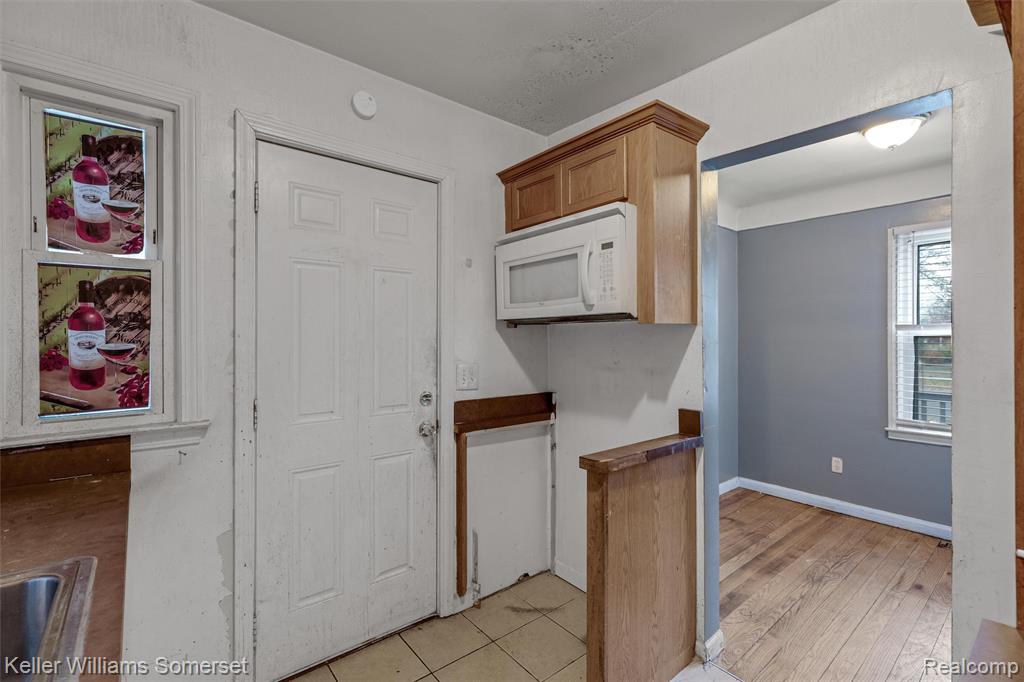 19239 Beaconsfield Street, Harper Woods, MI 48225 — Photo 10