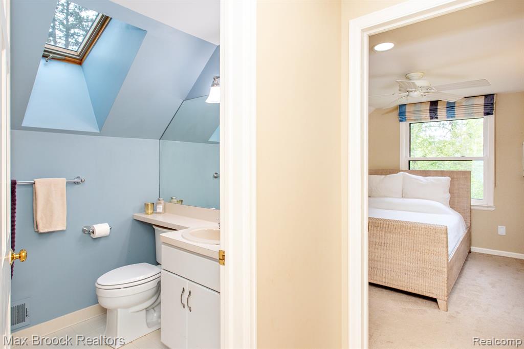 12769 Lasalle Lane, Huntington Woods, MI — Photo 34