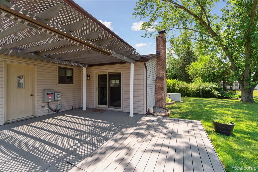 6169 Barker Circle, Waterford, MI 48329 — Photo 31