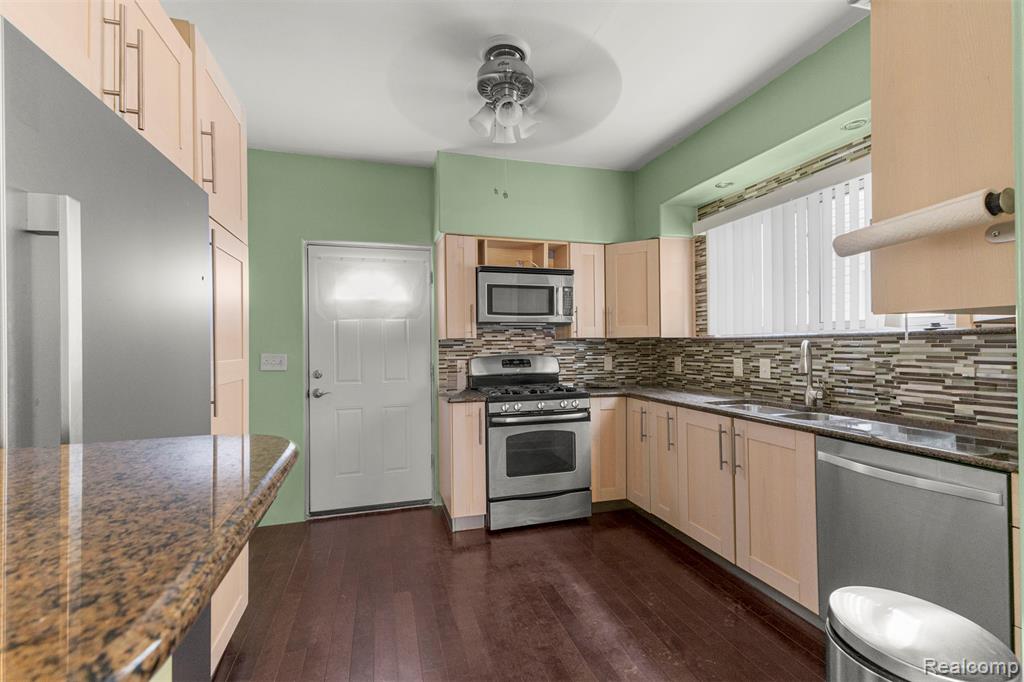 5210 Maple Street, Dearborn, MI 48126 — Photo 10
