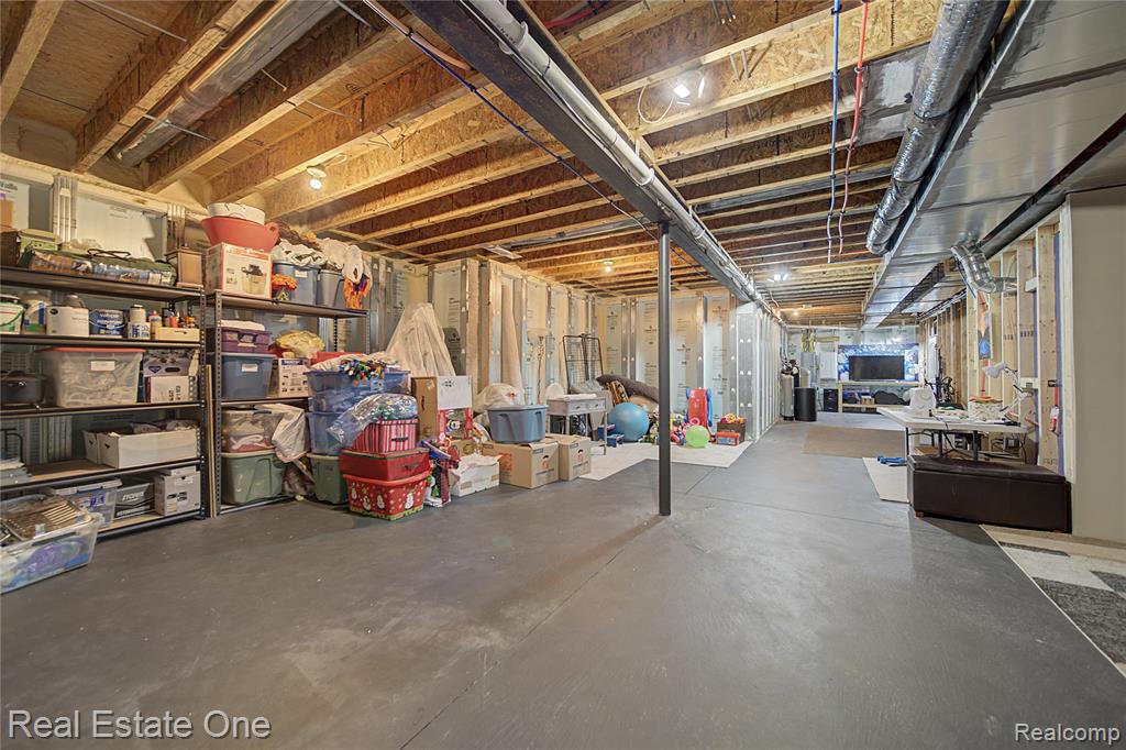 8370 Grist Mill Drive, Fenton, MI 48430 — Photo 38