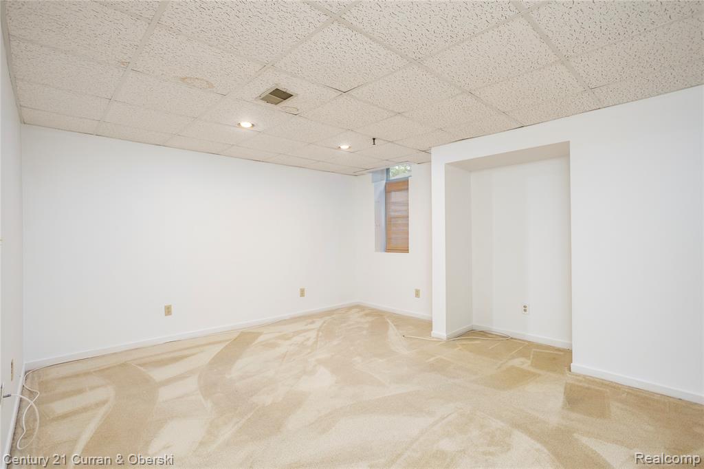 9429 Westwind Drive, Livonia, MI 48150 — Photo 27