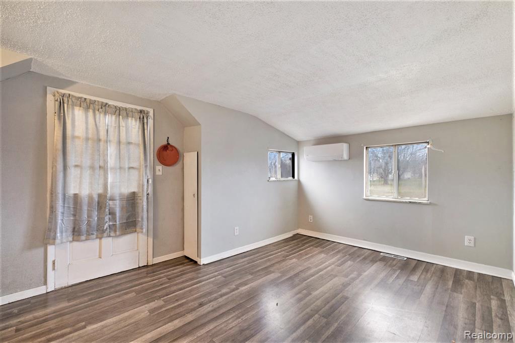 4138 Lapeer Road, Burton, MI 48509 — Photo 25